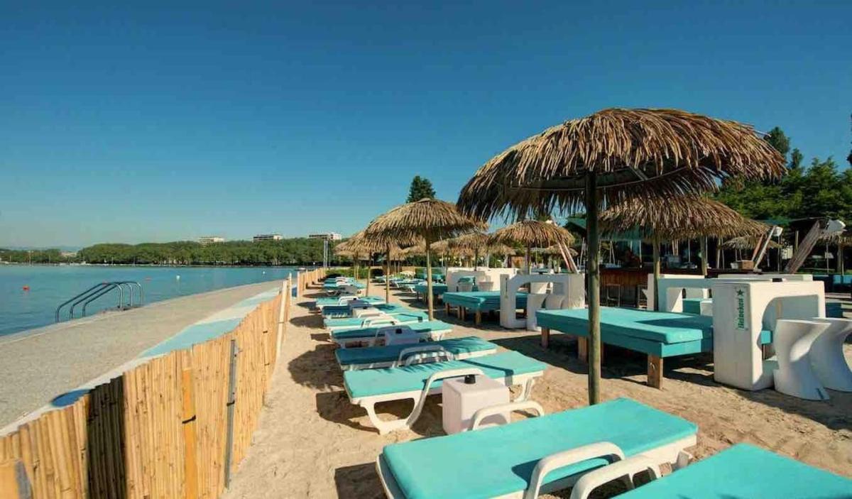 Golden Beach Parking Proche Du Lac Аннесі Екстер'єр фото