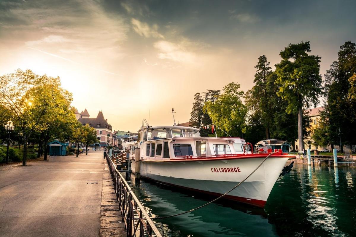 Golden Beach Parking Proche Du Lac Аннесі Екстер'єр фото